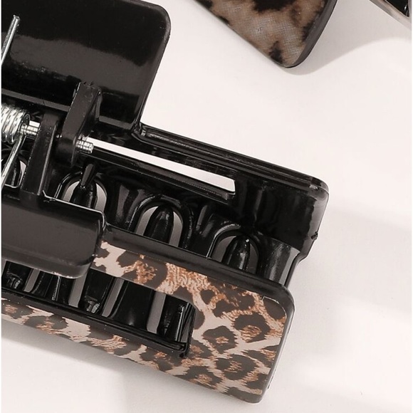 Three Piece Animal Print Hair Claw Set - New With Tags - Picture 2 of 5